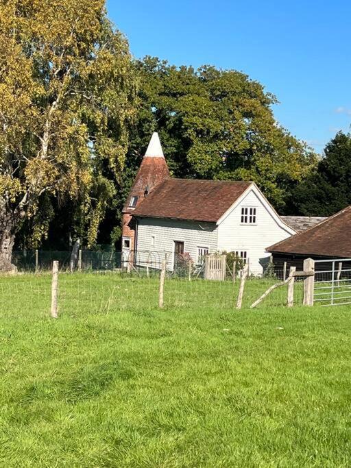 Beautiful 2 Bed Oast - 15 Acre Farm - Tunbridge Wells Βίλα Εξωτερικό φωτογραφία